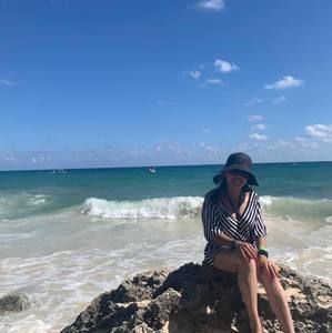 Meet your Posher, Blanca